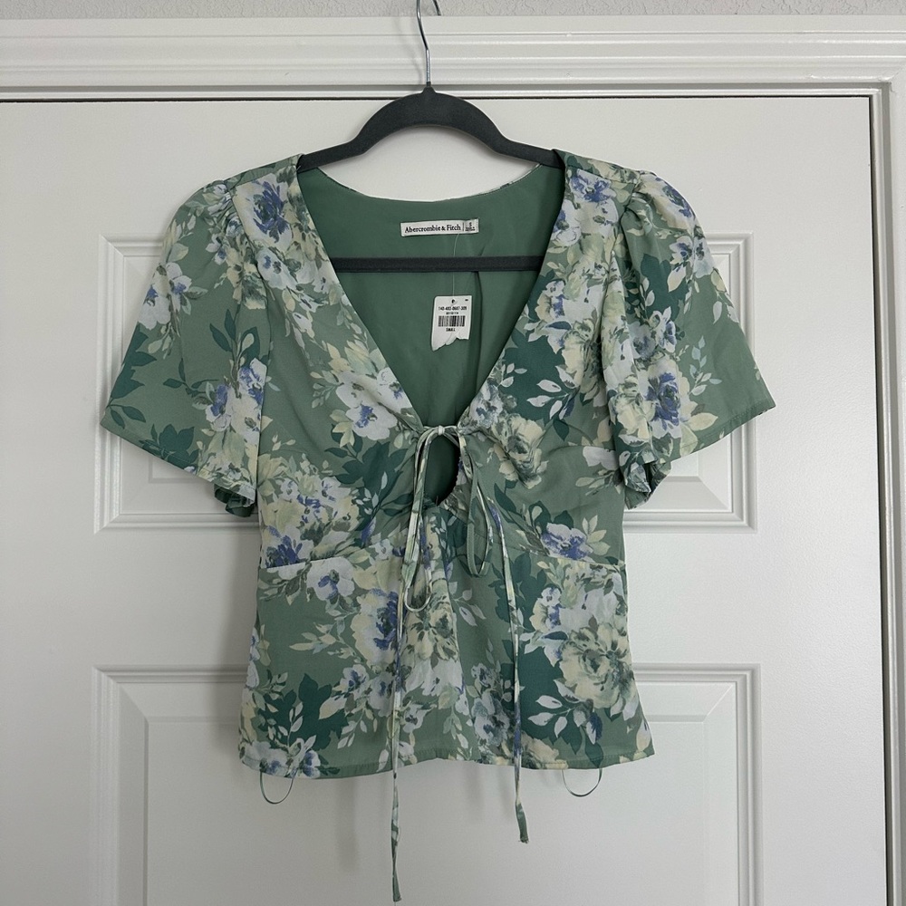 NWT Abercrombie & Fitch Green Crop Tie Front Blouse